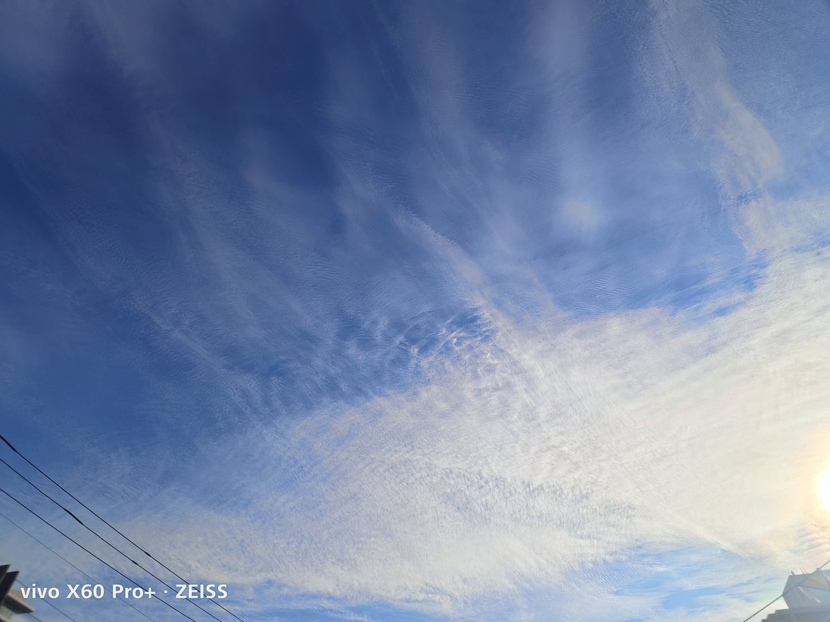 WerthLeon1's tweet photo. #いまそら #X60ProPlus
このような雲は、初めてみました。サンタが通過したからでしょうか? https://t.co/2JkbWwJtS3