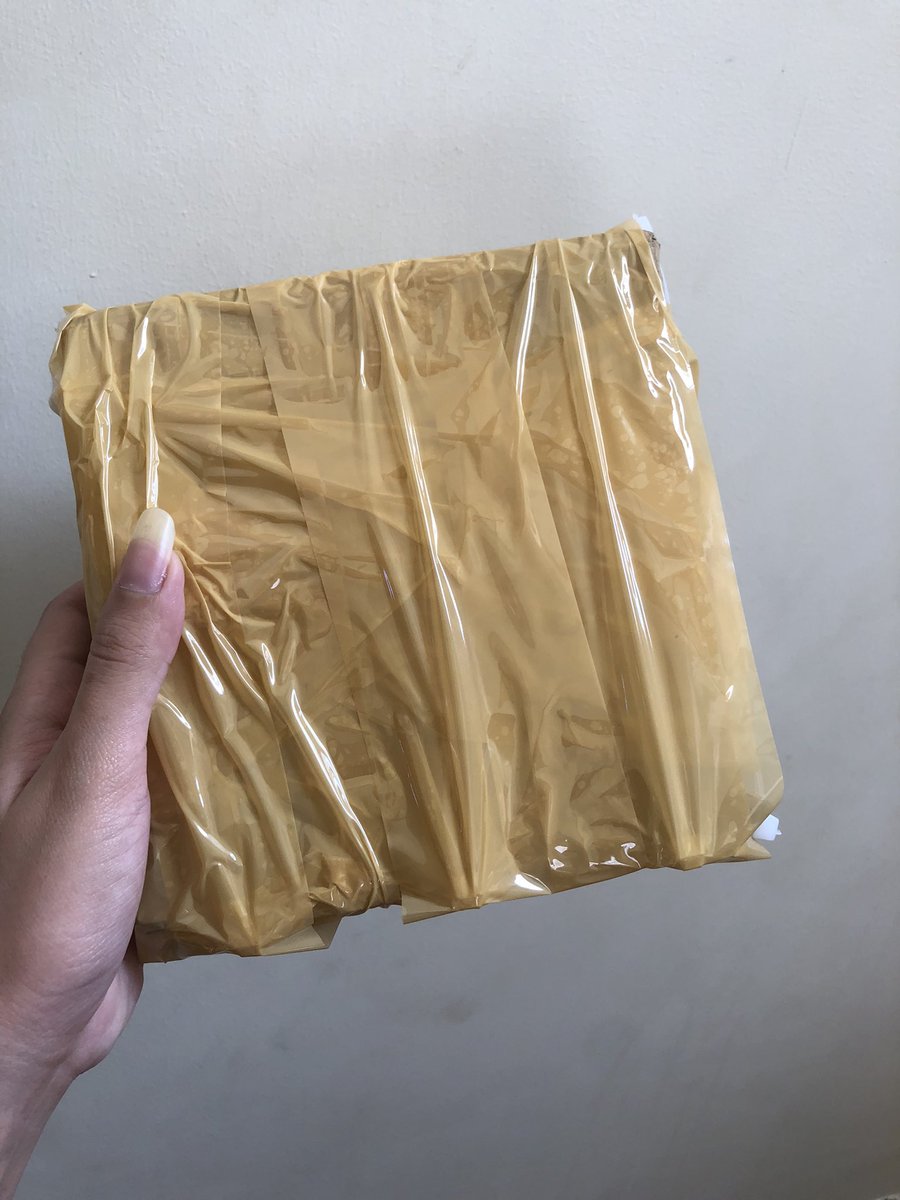 ahneombuys's tweet photo. TANGINANG PACKAGING TO SECURED NA SECURED MAY CABLE TIE AMPOTA HAHAHSJJSK https://t.co/SBYcSQeRH8