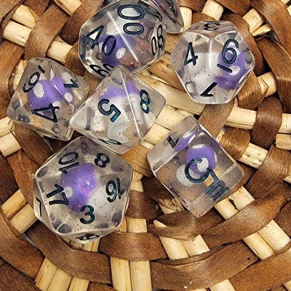 ModernArtifice's tweet photo. Congratulations to @elvinrogue the winner of our poisonous mushroom dice giveaway! #dmd5e #dnd #dice #ttrpg #mushroom https://t.co/nJunY9LLB9