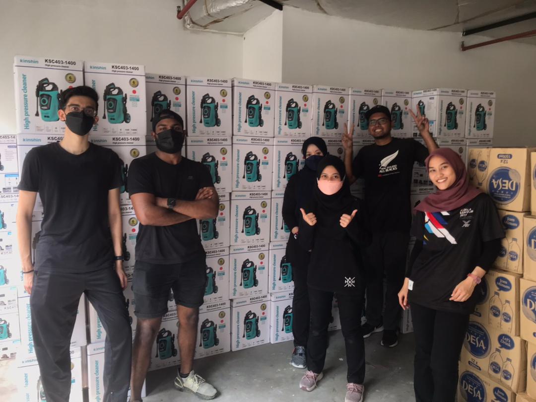 Kami tambah lagi waterjet hari ini. Maaf kali ni bukan Karcher, stok HQ depa pun licin 😭

Semua ni akan ke Pahang!

Total waterjet : 500pcs
Terus sumbang di maribantu.my/pahang