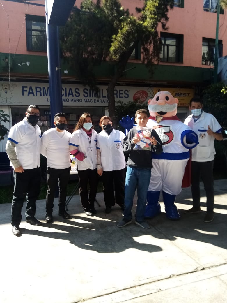 OscarFrancoMar3's tweet photo. Yo Fui Ganador Del #SuperSimi Ya Tuve Mi Simipeluche Edición Especial Gracias @fsimilares Y Mi Gran #SimiAmigo @drsimioficial https://t.co/O3iwOr5scI