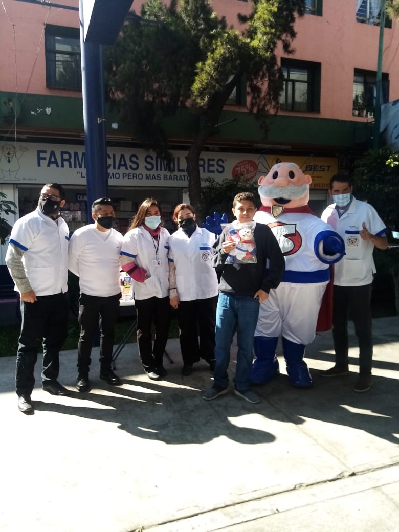 OscarFrancoMar3's tweet photo. Yo Fui Ganador Del #SuperSimi Ya Tuve Mi Simipeluche Edición Especial Gracias @fsimilares Y Mi Gran #SimiAmigo @drsimioficial https://t.co/O3iwOr5scI
