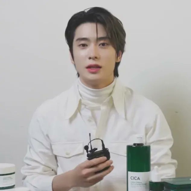 hourly jaehyun tweet media