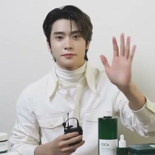hourly jaehyun tweet media