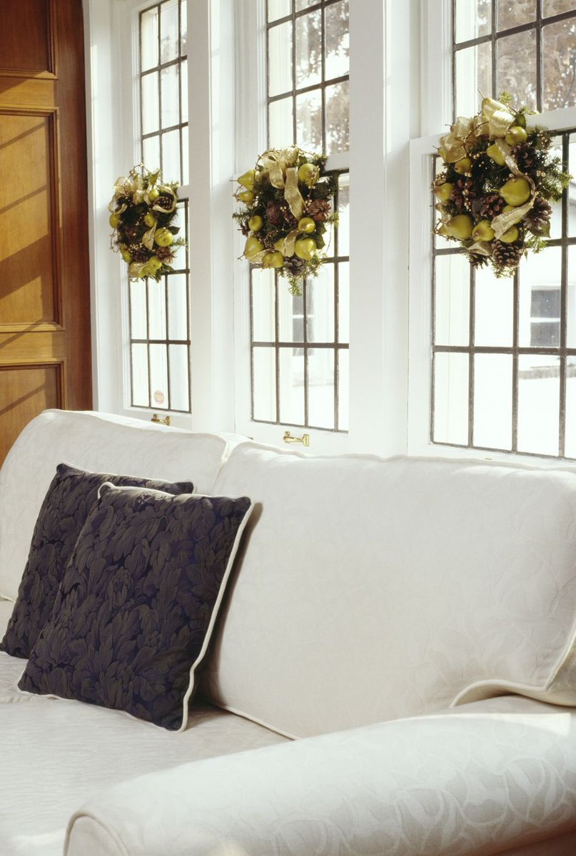 TJsDesignsEvent's tweet image. Symmetrical beauty Is a preferred design for the holiday season dressing windows with a trio of eye catching wreath design. #teamtjs #tjsfancies