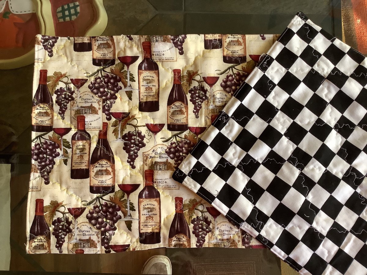 FallHolidaze's tweet photo. Wine and Checkers Table Linens with Napkins set of 4 https://t.co/0NPYJHmAFi #Etsy #FallHolidaze #Checkers https://t.co/2xDsQV9I8t