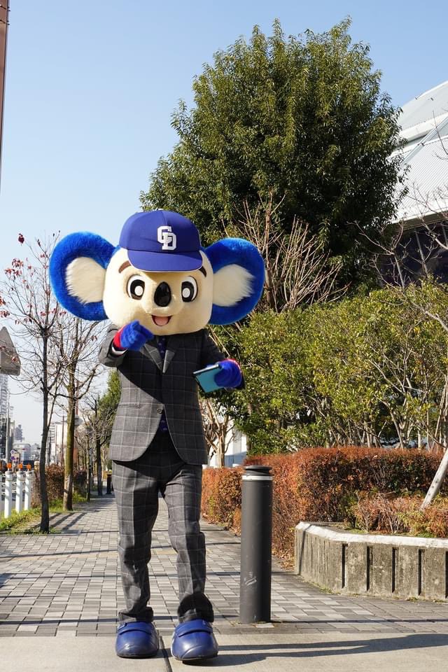 中日ドラゴンズ ドアラさん 契約更改でちょっとアップしてご満悦の様子 Fa宣言したつば九郎さんに対抗するコメントも Togetter