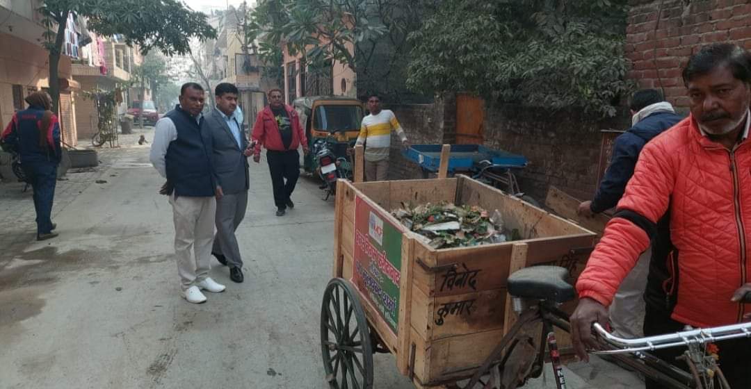 MCF_Faridabad's tweet photo. 🌿🍀Sweeping garbage is being lifted  and desilting of drains in ward 38.
@SwachhBharatGov  @swachhbharatmission #ward38  @swachhbharatmissionurban @swachhsurvekshan @cleanfaridabad @smartcityfaridabad @swachhharyana Yadav Yashpal  #MyCityMyPride #GarbageFree #swachhbharaturban https://t.co/yGIprBuFuR