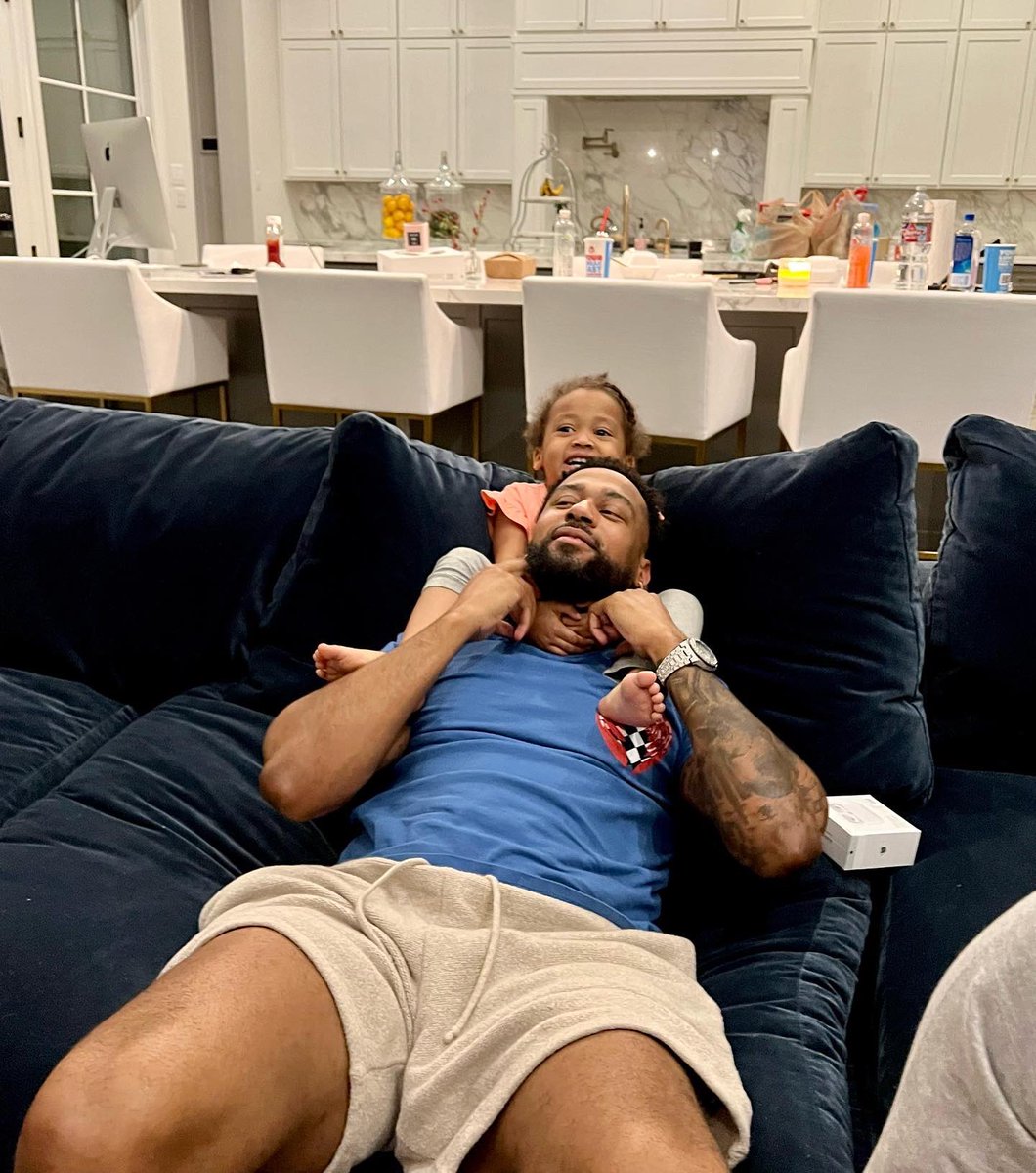 Chrissssjohnson's tweet photo. The goal is to get rich and be a family man https://t.co/WDsXayC36Z