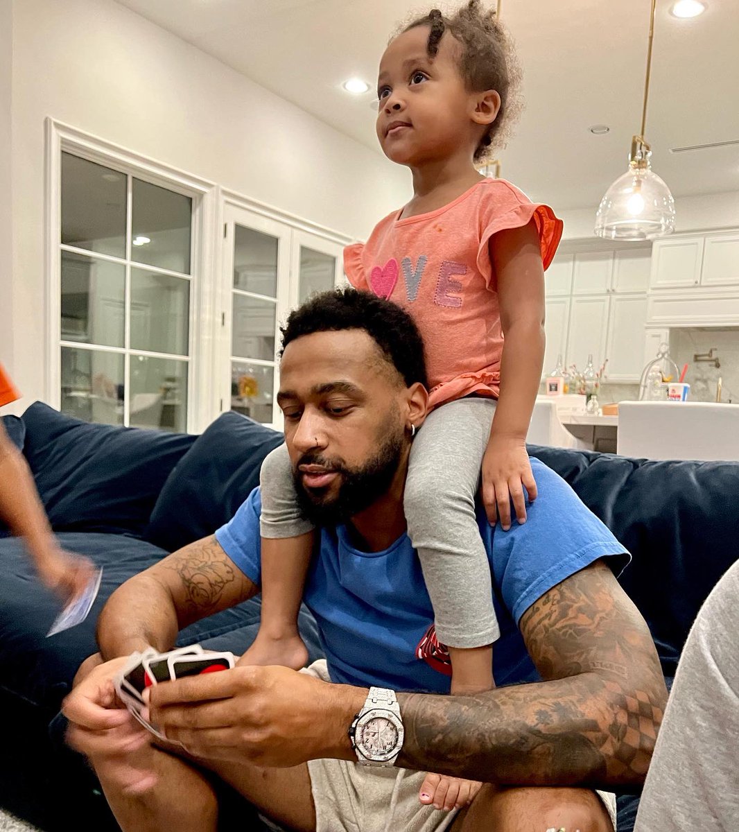 Chrissssjohnson's tweet photo. The goal is to get rich and be a family man https://t.co/WDsXayC36Z