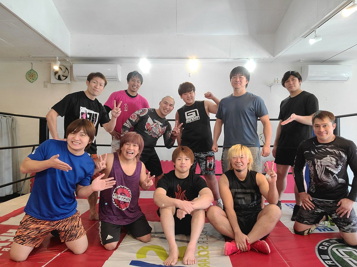 tamukaz's tweet photo. 井土との合同練習最後でした。

この道場から飛び立って行く人は数知れず。でもプロレス界は狭いからそのうち会うでしょう。

井土、頑張って行って下さい！

私はこの場所を守り続けます。

#heatuppw
#ヒートアップ道場
#プロレス
#wrestling https://t.co/Ccs52SBLjN