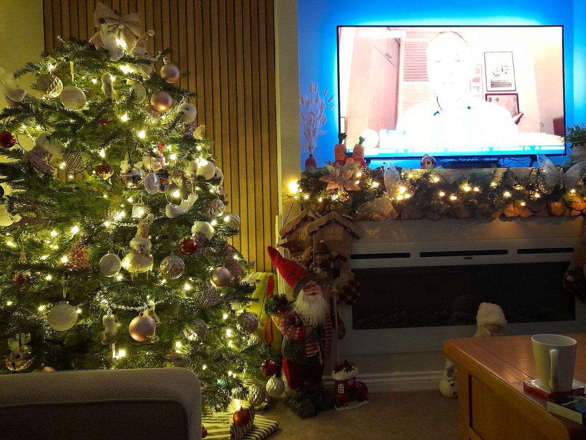 Schools out!! 🤘
Time to relax and do nothing! 
Merry Christmas🎄🎅