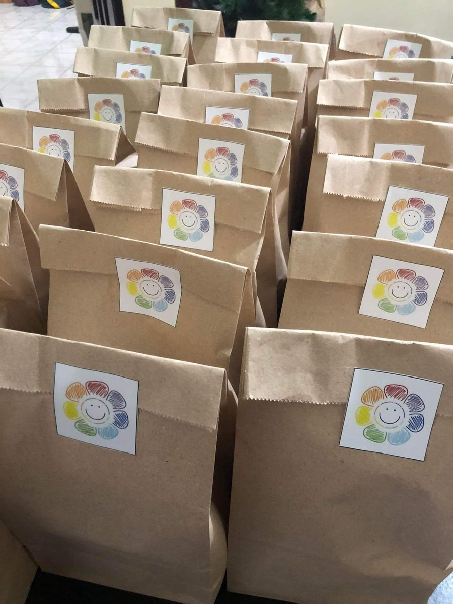akosipotlong's tweet photo. Sharing with others is something that can uplift the spirit of Christmas. In this time of giving, Author Jai @oncesheblinks RPs @akosipotlong shared the blessings by giving packs of Covid Essentials to the homeless families around Metro Manila last December 18, 2021. https://t.co/W96fQoqEQ0