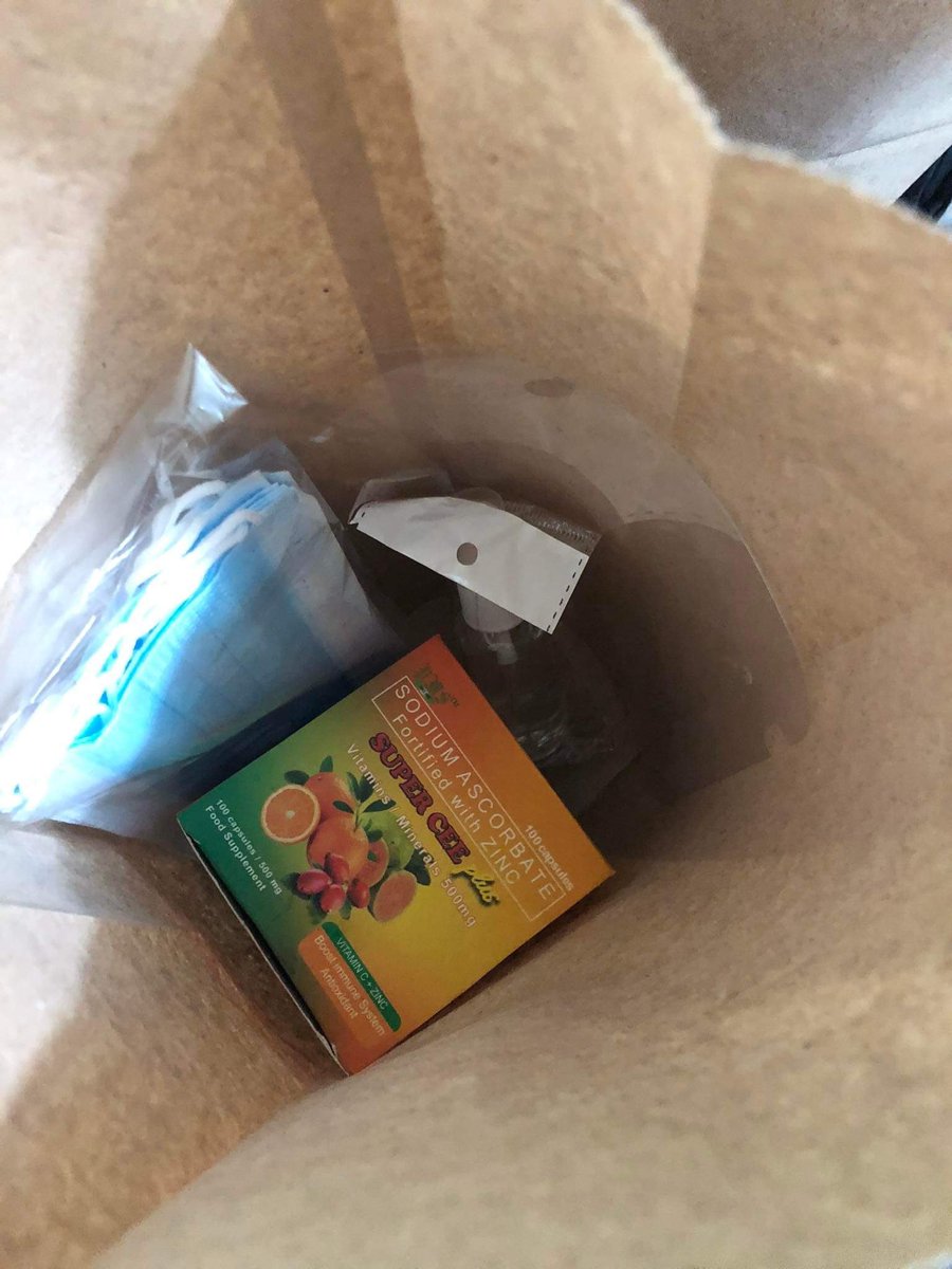 akosipotlong's tweet photo. Sharing with others is something that can uplift the spirit of Christmas. In this time of giving, Author Jai @oncesheblinks RPs @akosipotlong shared the blessings by giving packs of Covid Essentials to the homeless families around Metro Manila last December 18, 2021. https://t.co/W96fQoqEQ0