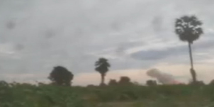DVB_English's tweet photo. SAGAING —The military conducted airstrikes in Pale targeting PDF groups on Thursday after suffering heavy losses during fighting in the morning, according to residents. Currently, about 100 military council troops have been deployed in villages in the township. https://t.co/yQYU3kToGC