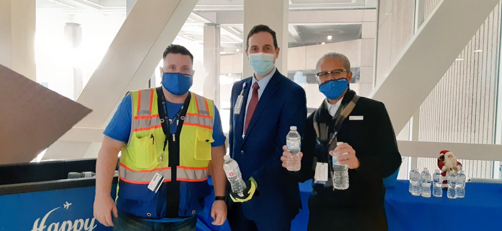 HarryDCabrera's tweet photo. We had 3 great flyer friendly days @iah welcoming customers while refreshing them during the holidays. It is a pleasure taking you to your destination. @philgriffith63 @DJBardlette @RicoLGallini @Norfl2Charlette https://t.co/3oxCixJH1J