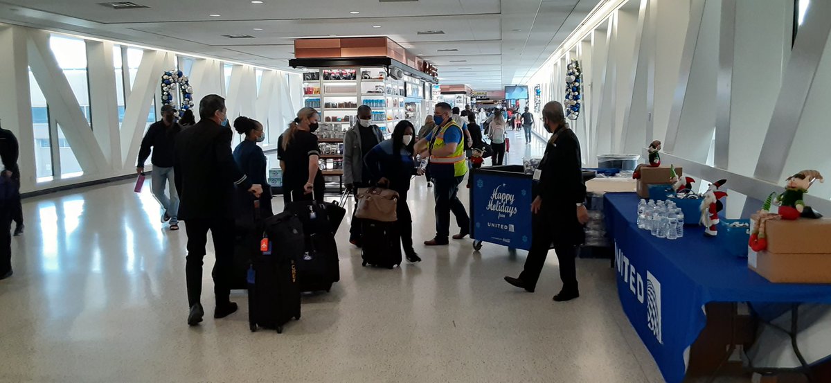 Harry Cabrera (@harrydcabrera) on Twitter photo We had 3 great flyer friendly days <a href="/iah/">Bush Airport</a> welcoming customers while refreshing them during the holidays. It is a pleasure taking you to your destination. <a href="/philgriffith63/">Phil</a> <a href="/DJBardlette/">Delilah Jones-Bardle</a> @RicoLGallini <a href="/Norfl2Charlette/">Charlette Norfleet</a> We had 3 great flyer friendly days <a href="/iah/">Bush Airport</a> welcoming customers while refreshing them during the holidays. It is a pleasure taking you to your destination. <a href="/philgriffith63/">Phil</a> <a href="/DJBardlette/">Delilah Jones-Bardle</a> @RicoLGallini <a href="/Norfl2Charlette/">Charlette Norfleet</a>