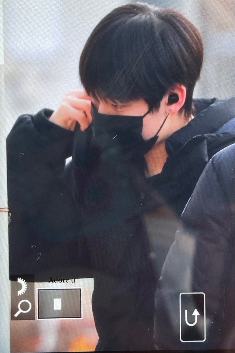 AdoreU_0624's tweet photo. 211224 #ENHYPEN #선우 

애긔 출근 완🤍

#엔하이픈 #김선우 #선우 #SUNOO https://t.co/PB1NYdHgVI