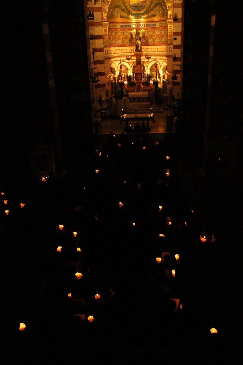 CureOheme's tweet photo. 🎄 Joyeux #Noël à toute la #TeamOM depuis Notre-Dame de la Garde ! 🌟 Que la grâce et la paix de Dieu viennent en chacun de vous et qu'elles y demeurent à jamais  #JoyeuxNoël 💫 Courage à tous ceux qui sont à l'hôpital ou qui sont confinés 🙏🏻 #AllezLOM #OM https://t.co/pS3MvNsNDi