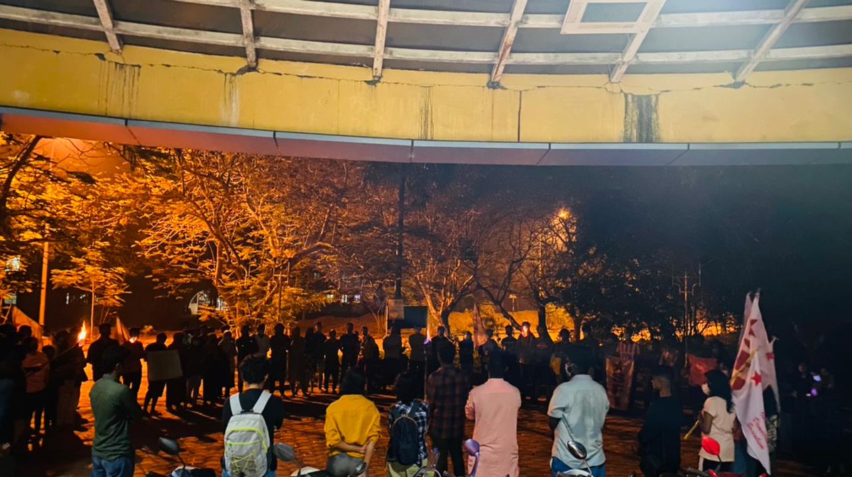 SFI_PondiUni's tweet photo. SFI Pondicherry University conducted a torch light rally and protest gathering against the autocratic and nri democratic move by the PU administration to debar the students for participating in the Fee Must Fall struggle.
#RevokeTheDebarment #CondemnPUadmin https://t.co/QkxCNxpJss