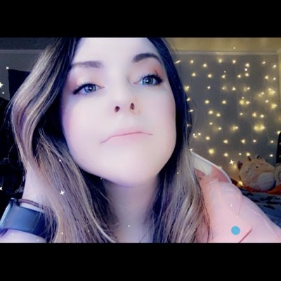 XQueenBeachX's tweet photo. In a world that’s fading, let me be your savior https://t.co/dTDYxT3o4m