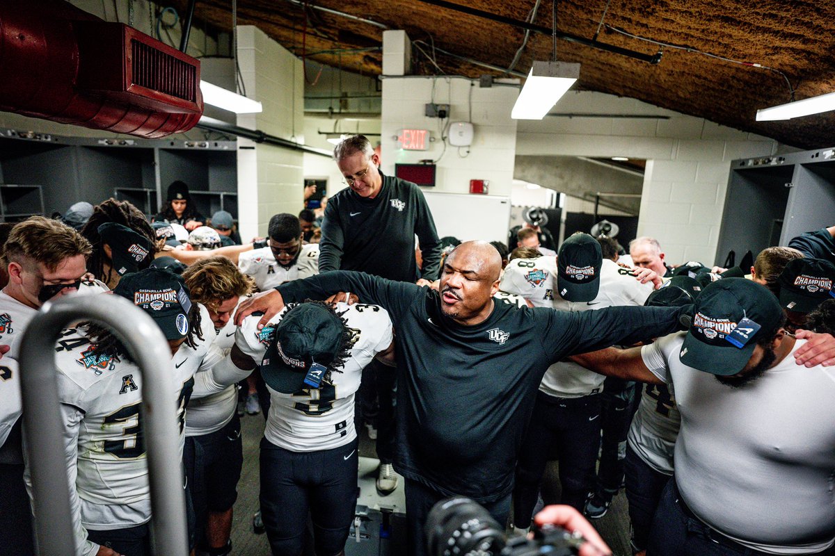 CoachGusMalzahn's tweet photo. BOOM!! What a win in front of Knight Nation!

Blessed to lead these men!! The foundation has been laid. #ChargeOn https://t.co/2j67F4sMsU