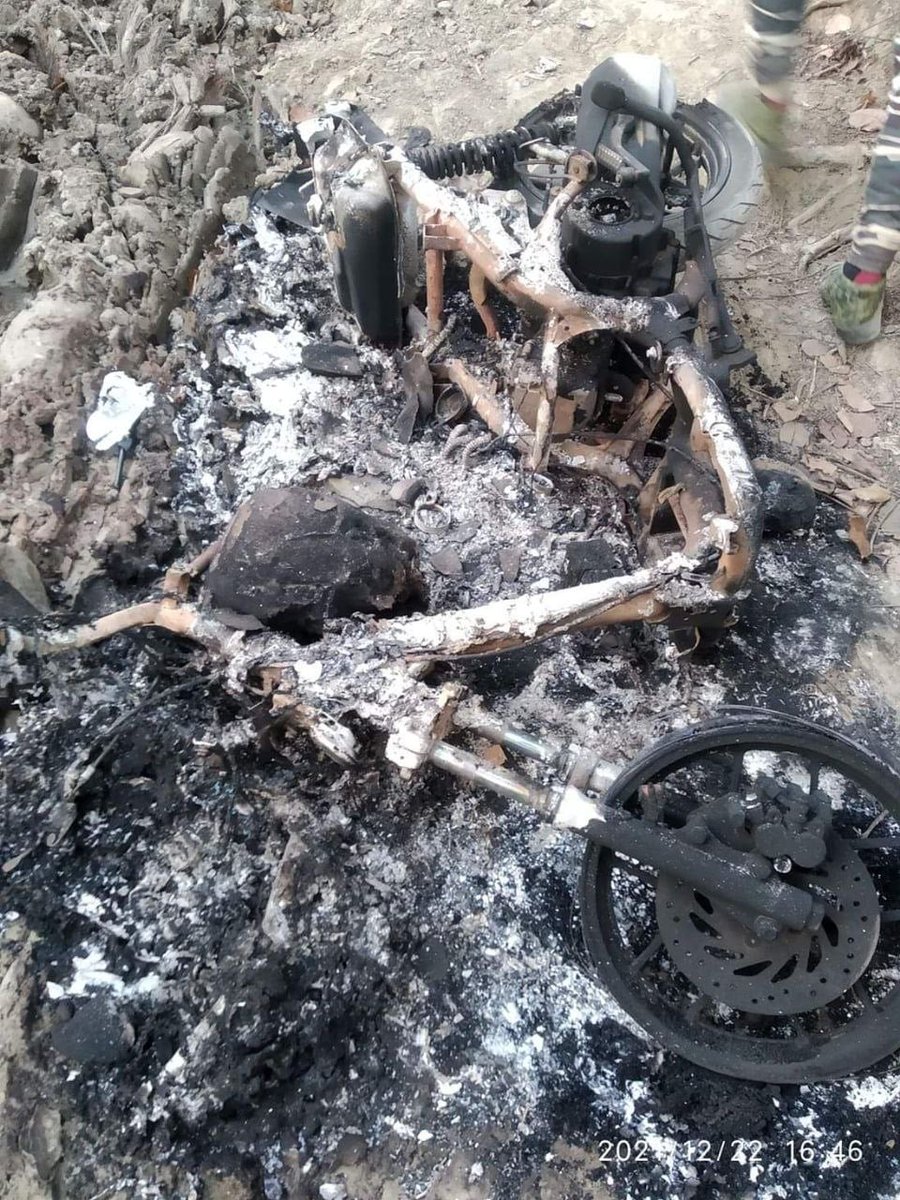 IrrawaddyNews's tweet photo. Around 150 junta troops raided San Myo Village in #Magwe’s #Gangaw Township Tuesday, killing a villager and torching houses. The Yaw Defense Force resistance group said 23 houses were damaged and soldiers looted houses and killed animals. (Photo: YDF) 

#WhatsHappeningInMyanmar https://t.co/TtqTZDQCuF