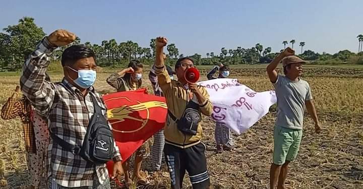 b3rry_y's tweet photo. Local people marched in Yinmarpin &amp;  Sarlingyi and continued protest against the military dictatorship today.

#Australia_StopEngagingWithTerrorists
#Dec24Coup #NoFlyZoneInMyanmar
#WhatsHappeningInMyanmar https://t.co/w5F7s5dpqJ