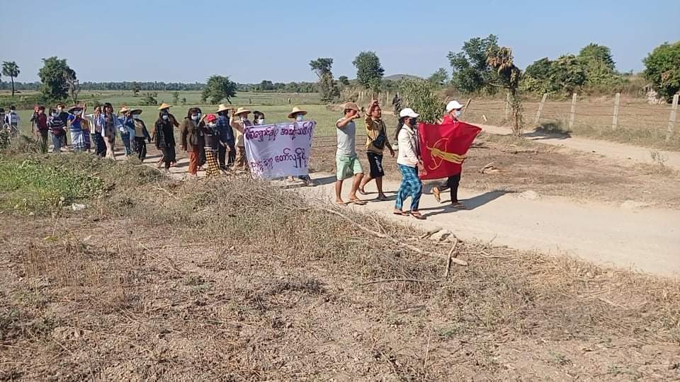 m_krl1's tweet photo. Mass strike marched by residents from eastern #Yinmarbin and northern #Salingyi towns, #Sagaing Region to oppose military regime committing atrocities &amp; continued to demand accountability from military regime sabotaging for their survival.
#WhatsHappeningInMyanmar https://t.co/HttxBPOTUF