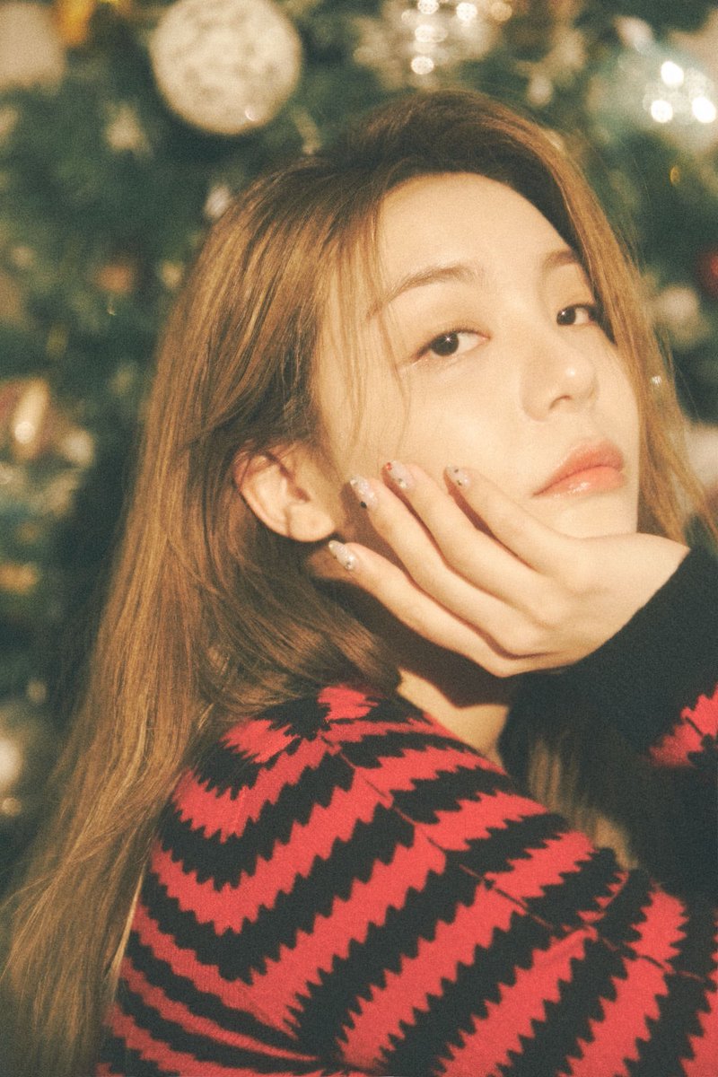 ilee1ove_2's tweet photo. 같은 옷이라구요,,, 아 이 갭차이 땜에 또 미침 
#에일리 https://t.co/Y0f6x9o90M
