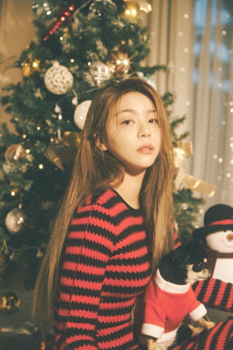 ilee1ove_2's tweet photo. 같은 옷이라구요,,, 아 이 갭차이 땜에 또 미침 
#에일리 https://t.co/Y0f6x9o90M