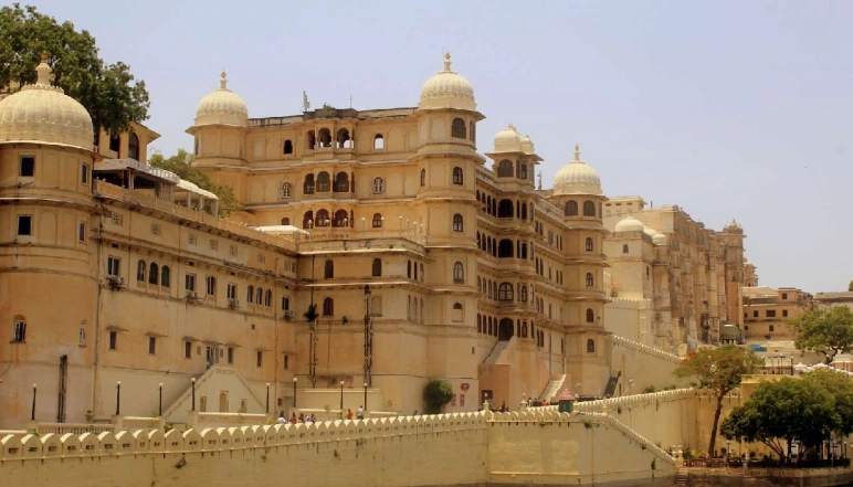 🌐tinyurl.com/y6g4kb8p
EXPLORE THE MOST BEAUTIFUL CITY UDAIPUR, RAJASTHAN
Udaipur is one of the most popular tourist destinations in the nation! Udaipur is called the City of Lakes and also called Venice of the East, is among the most gorgeous cities in Rajasthan.
#Rajasthan