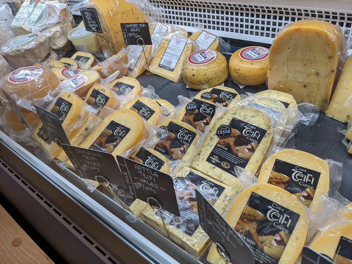 LittleValleyWls's tweet photo. Buying our local cheese for Christmas at Caws Teifi Cheese just 3km away so keeping the food miles down! Perfect with our own home cured meats, picked eggs and chutneys on Boxing Day.

#supportlocalbusiness
#eatlocal #selfcatering  #littlevalleywales #farmshop #drycure https://t.co/CSIMpYJwcv