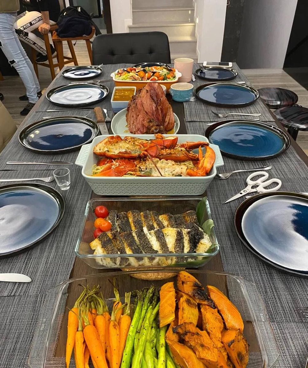 williamhannah88's tweet photo. Dinner with my family is also significant to me because my family is the only one that loves and understands me. Emotional needs exist in everyone. We are a species that relies on our emotions just as much as we rely on our brains. We require emotional connection for our mental . https://t.co/vCQz3WrQuj