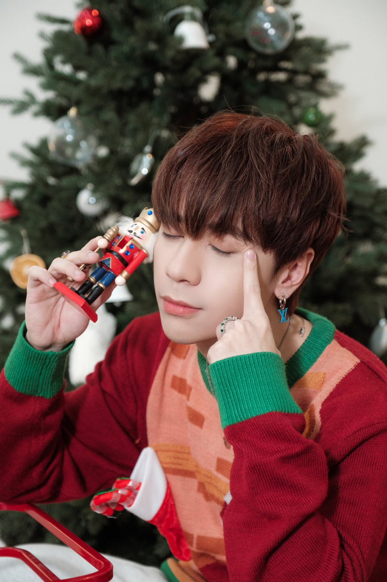 QH_MasterD's tweet photo. Merry Christmas 2021🎄🎁 
Full 🖇: https://t.co/tuALbvfqTZ

#AD 
#QUANGHUNGMASTERD 
#MerryChristmas https://t.co/EwnNVAVOG7