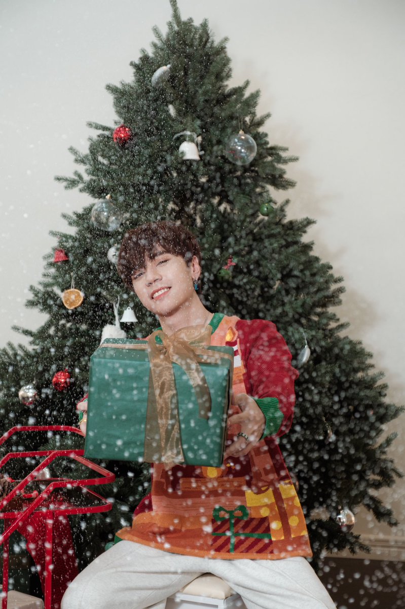 QH_MasterD's tweet photo. Merry Christmas 2021🎄🎁 
Full 🖇: https://t.co/tuALbvfqTZ

#AD 
#QUANGHUNGMASTERD 
#MerryChristmas https://t.co/EwnNVAVOG7