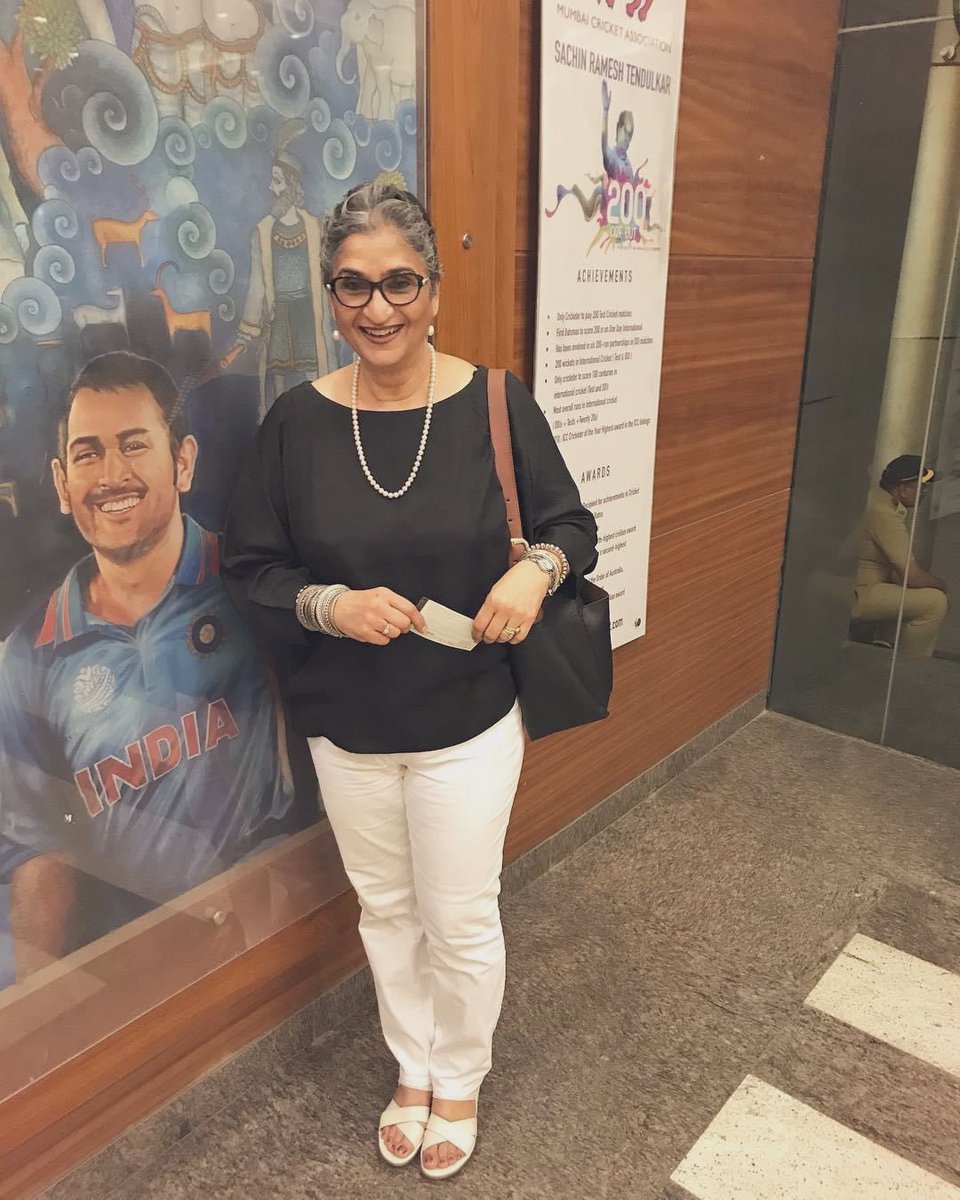 vijivenkatesh's tweet photo. One day @msdhoni I hope I'll get to pose with the real you . Till then this will have to do #fangirl #MSD #cricket #watchinglive #wankhedestadium #bombay
- 24/12/2017
And then that wish got granted on 26/12/2017
🙂 🙂 🙂 🙂 https://t.co/6jIumy2j1D