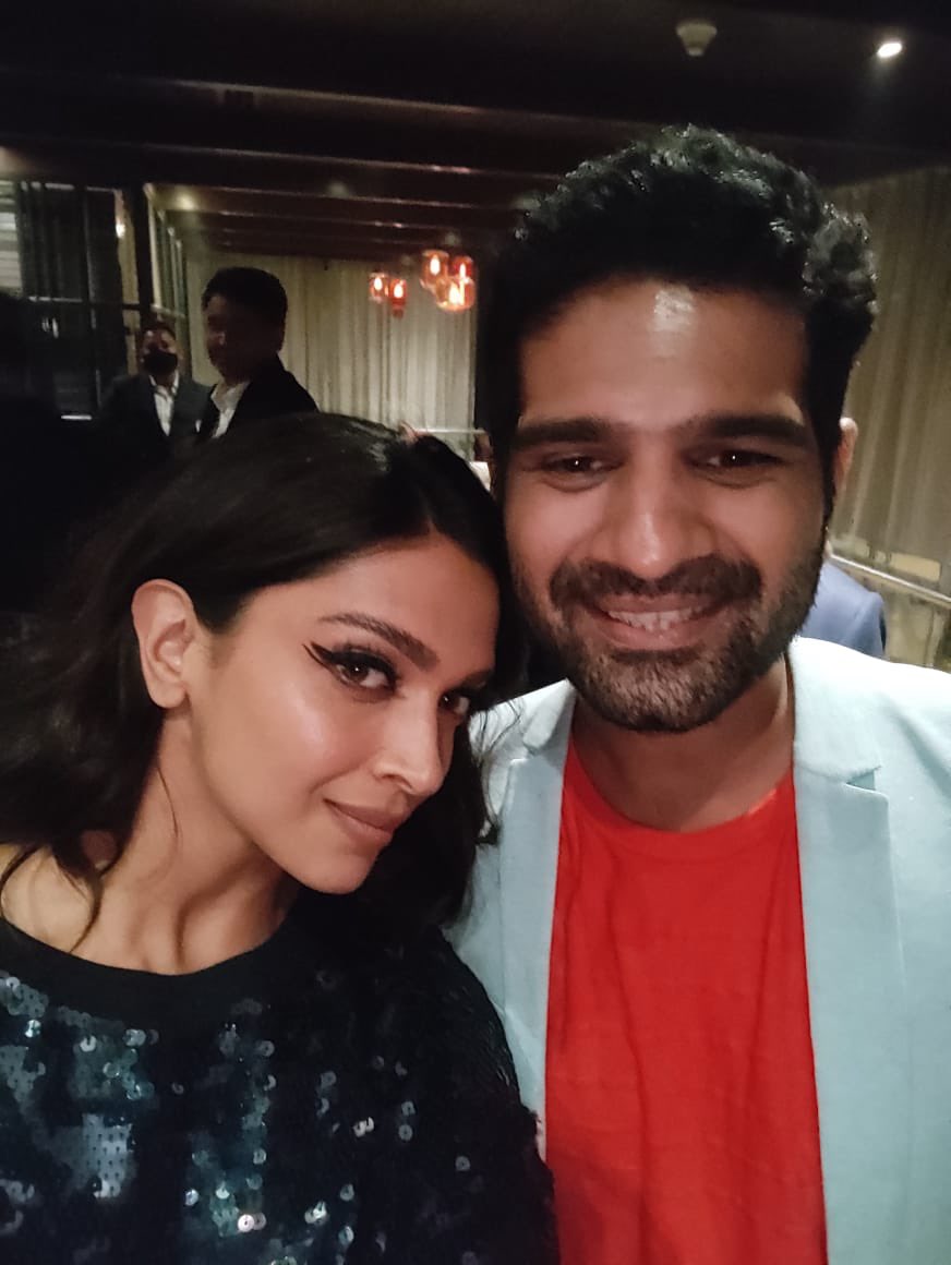 urmilamahanta's tweet photo. I wish all the luck in the world !! Congratulations for your big #Bollywood debut my dear @r_badree @83thefilm #83TheFilm #83TheMovie #grandpremiere #Reliance #Entertainment #withthelegend #KapilDev #Ranveer #Ranveer https://t.co/y3J7Xz7VJj