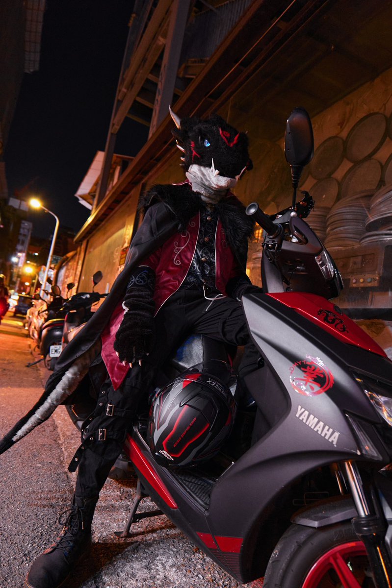 Dimiyate's tweet photo. Need a ride?
🐉@Dimiyate
📷@skeknun
#FursuitFriday #DMYT https://t.co/PbVDaZiizh