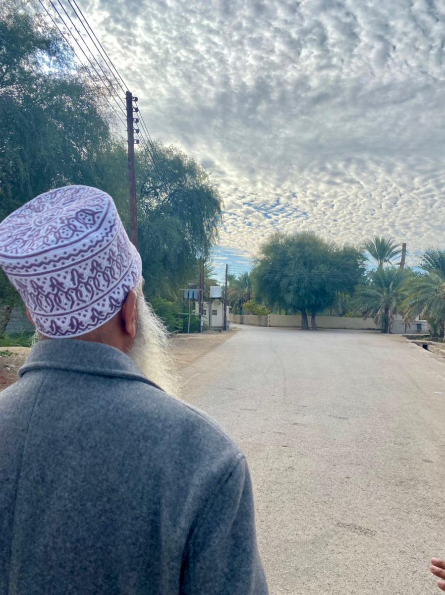 saidmajrafi's tweet photo. سحابتان فتلك الارض ترجوها
وهذه لصدور الخلق ترويها

بيضاوتان بنور الله مشرقة
للجسم تلك وهذي القلب يرجوها.. منقوووووول https://t.co/l7WpeJNla7