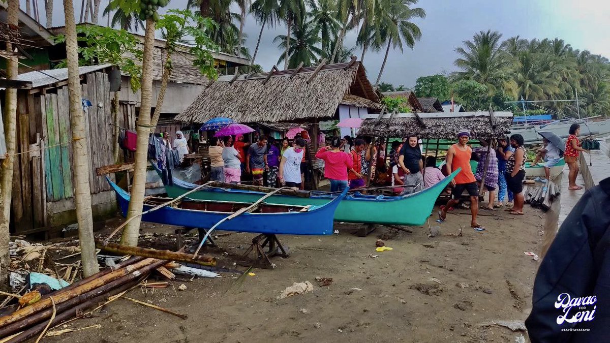 kolsenertito's tweet photo. #OdettePHRelief ng @DavaoforLeni sa mga komunidad ng mangigisda sa Lingig at tribo ng Mamanwa sa Tubod, Surigao. Salamat po sa donors! #PagIbigAngKulayNgPasko #helplikeleni https://t.co/nLQIBz7h5Z