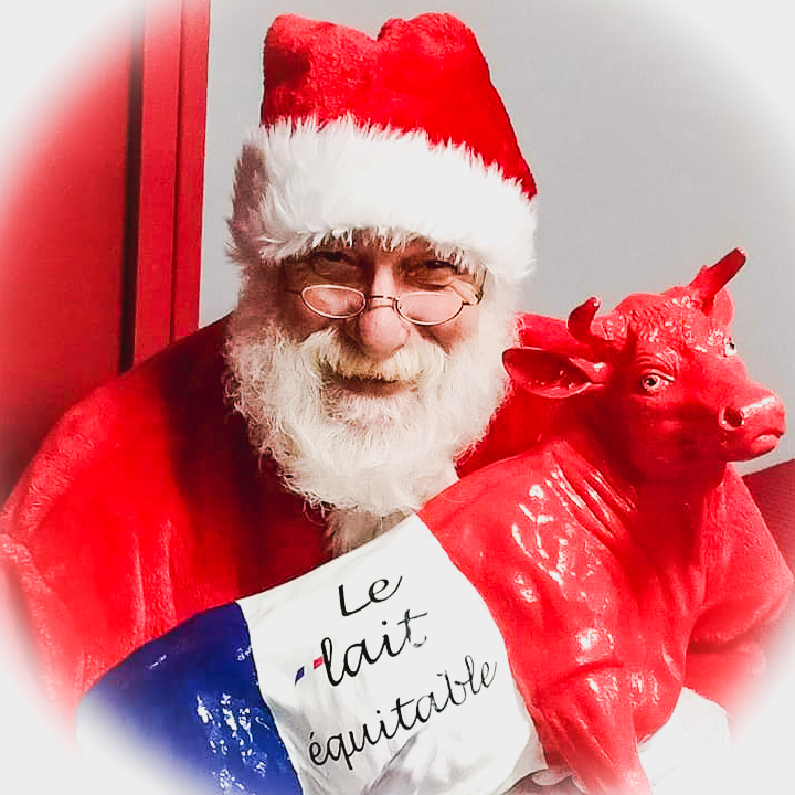 Fairefrance's tweet photo. Même Le Père Noël soutient @Fairefrance  ! Normal #LeLaitEquitable incarne lui aussi cet esprit de partage et de convivialité !! #CeuxQuiFontLesCadeaux #CeuxQuiFontLeLait #FaireFrance #45cts 📸😍🥳🎁🎊 https://t.co/JDDtPKafup
