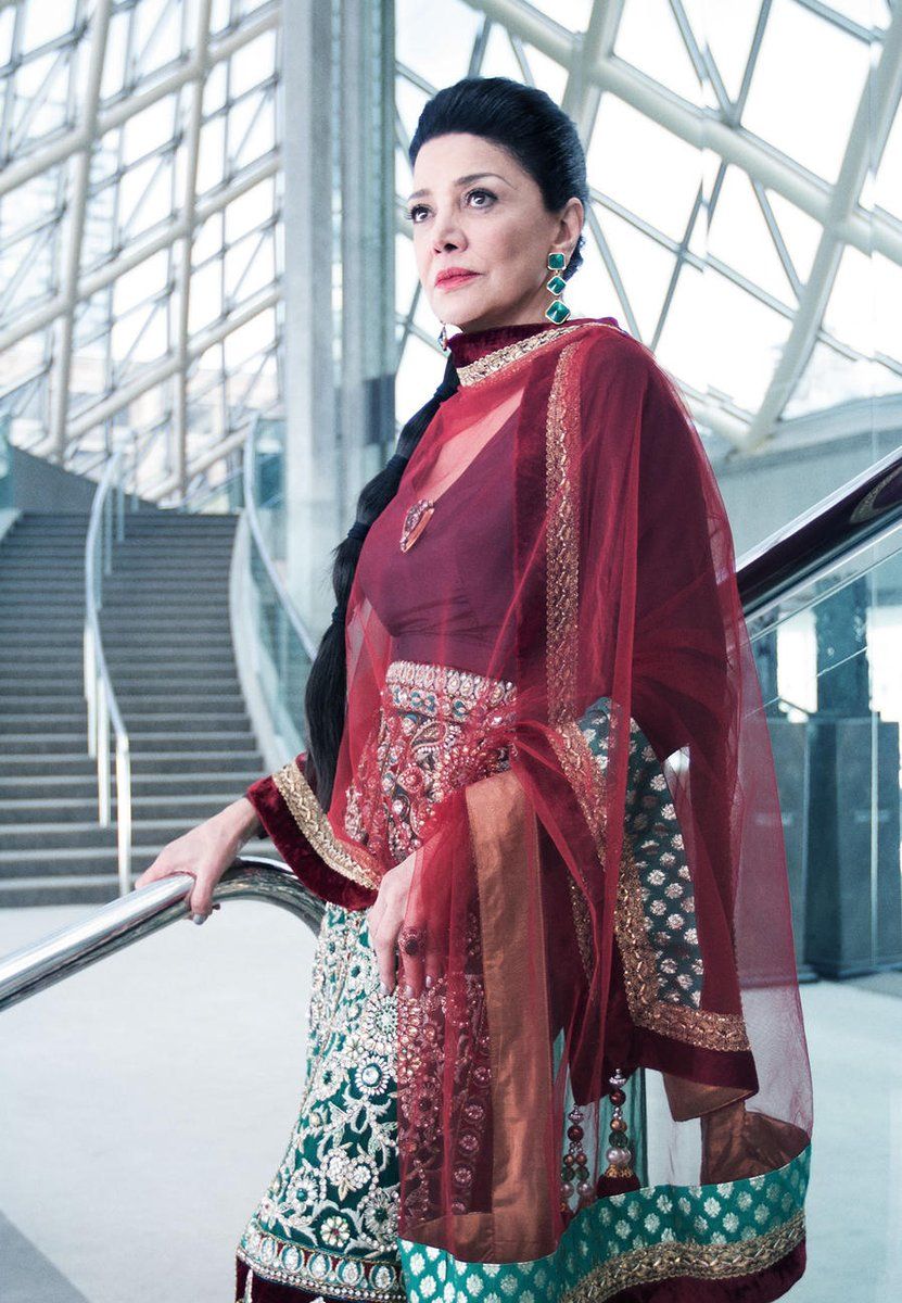 spockosbrain's tweet photo. I'm watching #TheExpance an Interesting show, but I'm here for Shohreh Aghdashloo's outfits. 2 more https://t.co/QnICwwFACx https://t.co/exJsF5sItF