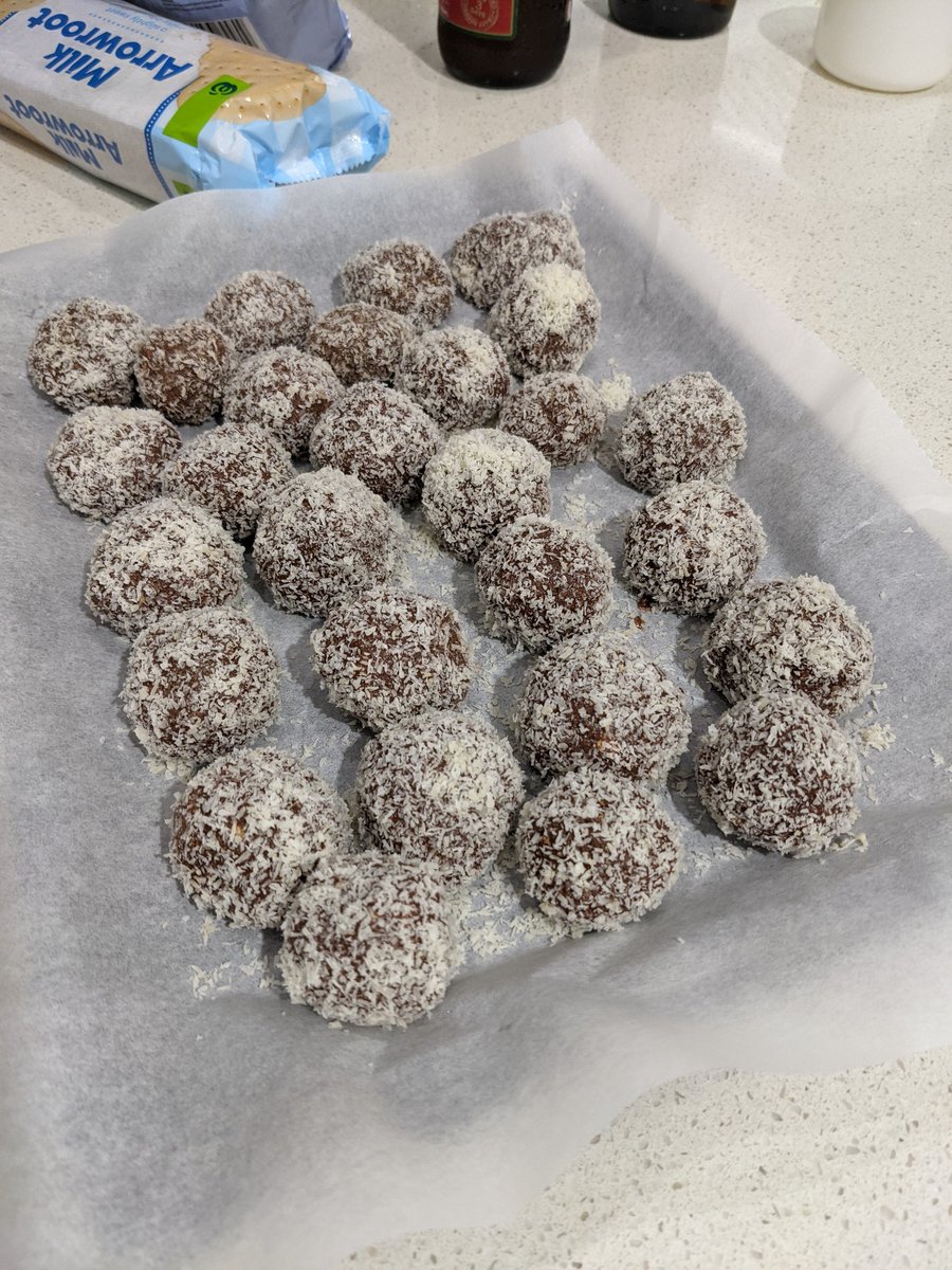 RevHappiness's tweet photo. A simple thing I did today.
#food #ChristmasFood #rumballs #GetInMyBelly https://t.co/EZJxVp3Gj5