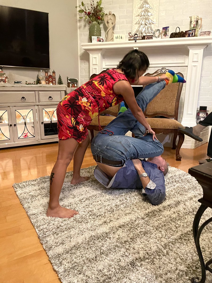 steverudderham's tweet photo. Up to Dallas and a work-over from the sister-in-law to prepare for Christmas Dinner 🦃 #crack #stretch #siatica #dallas #massage #christmas #texas #christmasdinner #tightmuscles #thaimassage https://t.co/Zv5o1jp9Zc
