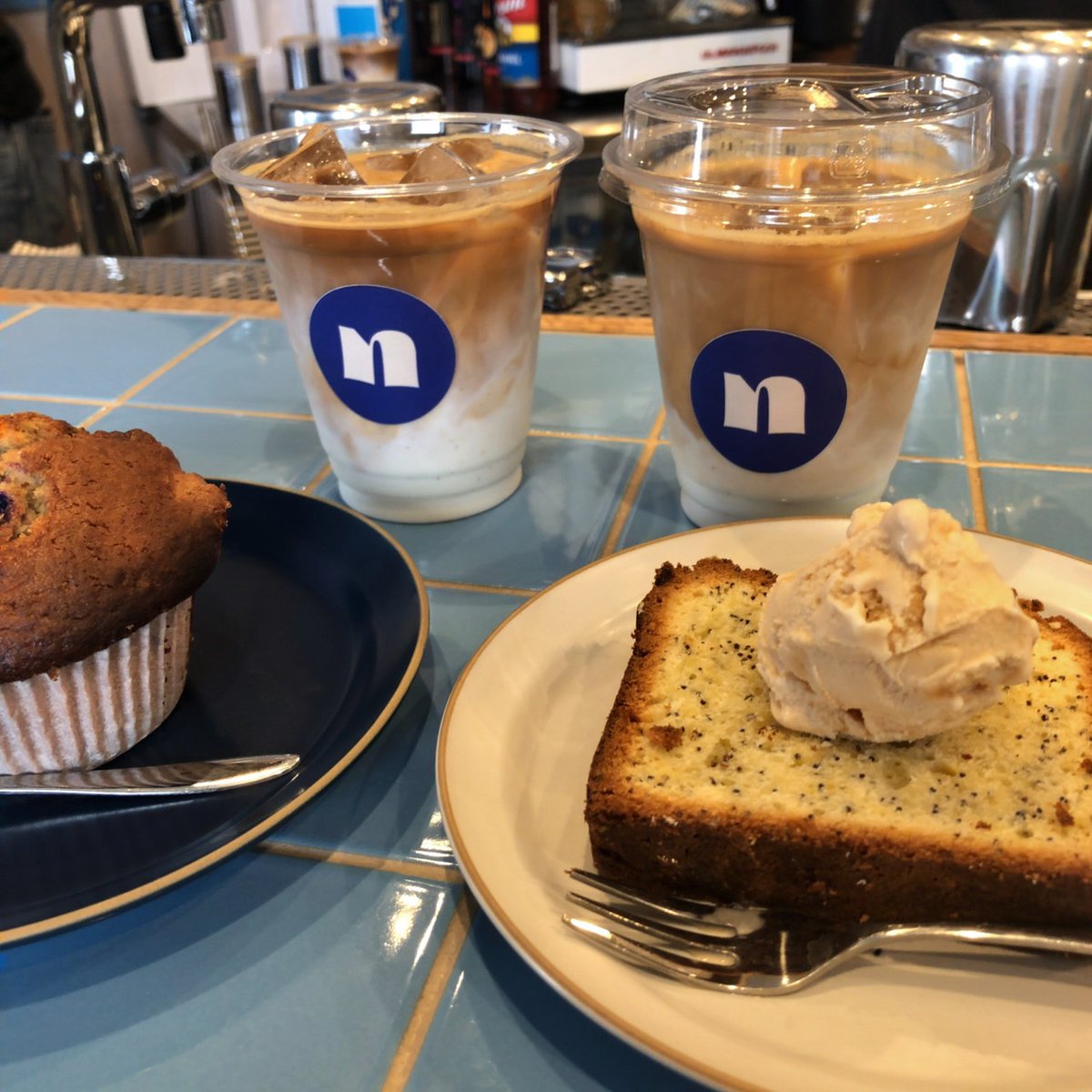 choux2cafe's tweet photo. 代々木公園駅から徒歩1分のところにある
駅近でおしゃれなカフェ&ストリートバー
🏠nephew
https://t.co/LwUTHabm5x
夜19:00~Barにもなります🥂
建物は戸建てなので、2階にも席があり
外から見るより広く感じました✨
#cafe #offee #Bar
▽詳細はインスタに載せてます🌷
https://t.co/tYBmuu59jb https://t.co/l7CFmitiYD