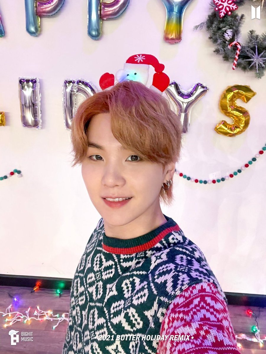 ot7jungkookbts's tweet photo. NO PUEDE SER ESTOY LLORANDO PORQUE TÚ MIN YOONGI 😭 PORFAVOR RECUPÉRATE PRONTO MI AMOR😭😭 TE AMO MUCHO SUGA 💜💜 https://t.co/XPJgMli742