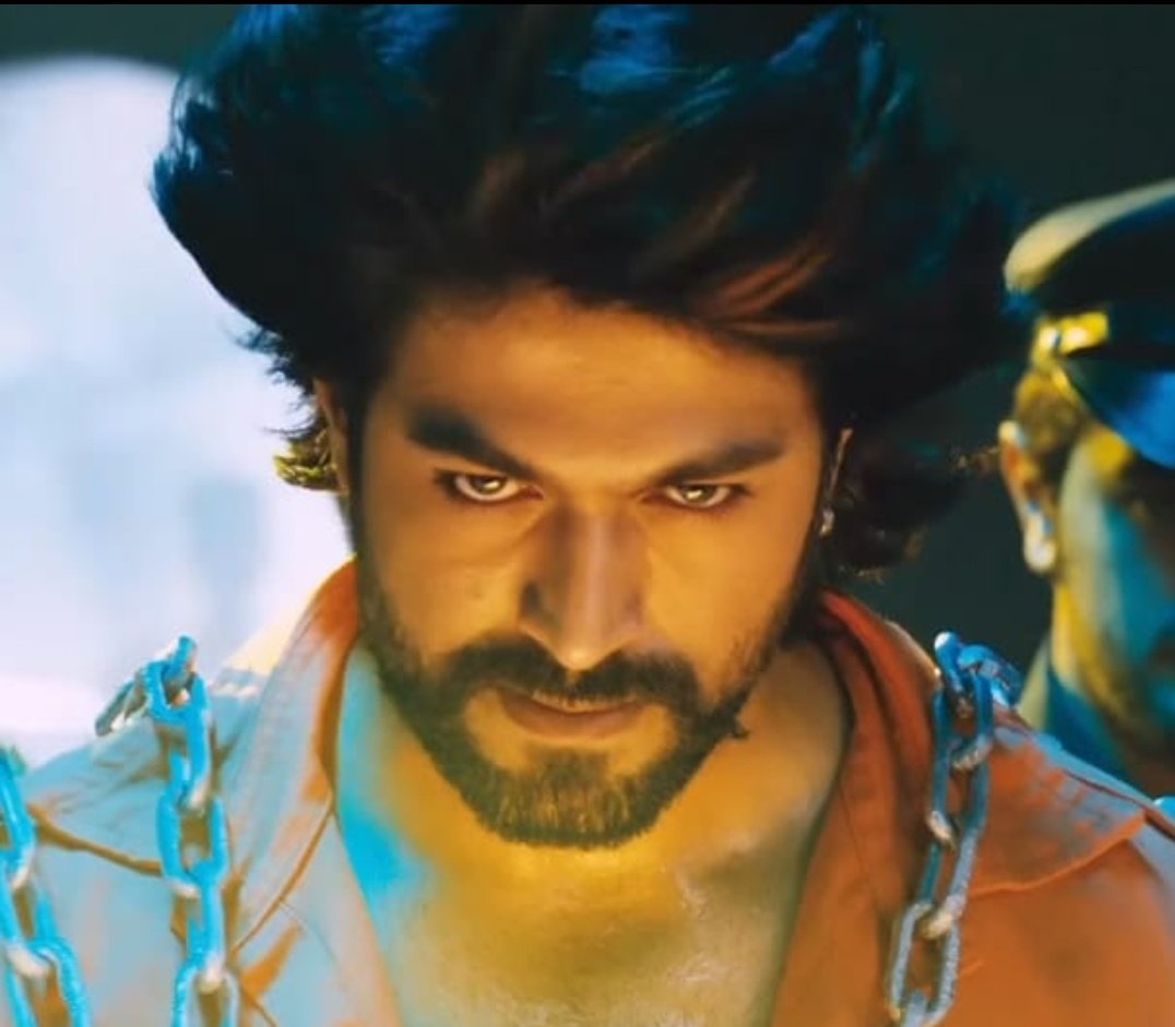 baharagsh's tweet photo. #6YrsForBBMasterpiece 

Biggest opener &amp; record grosser of 2015 completes 6 years.

#YashBoss #KGF2onApr14 #KGF https://t.co/L6HoSd4fFI