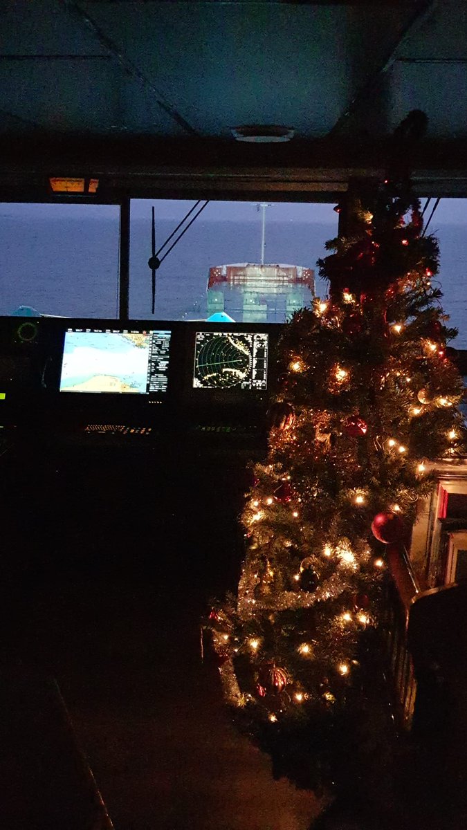 agentschapMDK's tweet photo. Wij wensen jullie een fijne en warme kerst! ๐๐
Bij ons zit de (kerst)sfeer er alvast dik in! ๐ #MDKinbeeld #kerstopzee #merrychristmas https://t.co/sSl5XJKSQk