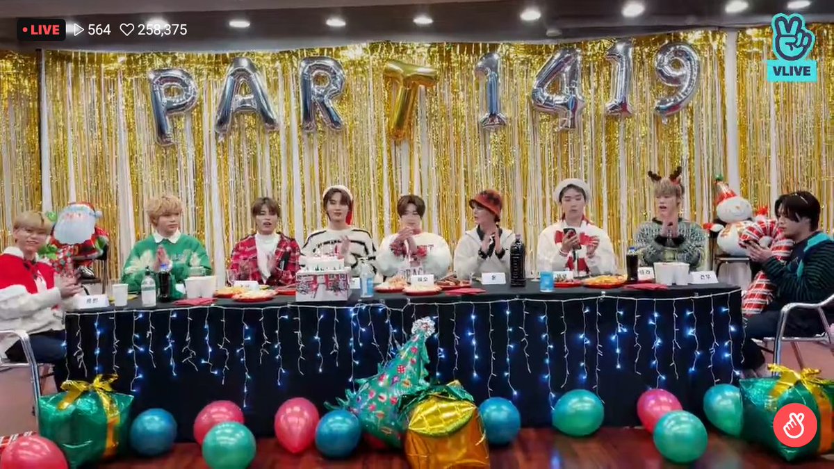 _Bri_Sakura's tweet photo. Esta fue la primera navidad que pase con T1419 y estar en su Vlive me hizo muy feliz estar con ustedes ahi y agradecida de haberlos conocido son tan geniales y talentosos les deseo a T1419 y a Edelweiss una feliz navidad los amo. ☃️🌼🇲🇽

@T1419_official
#T1419
#Edelweiss https://t.co/2x4SnVmeXK